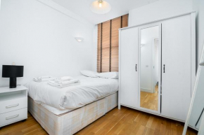 Modern 1 Bed Flat in Holborn, London for up to 2 people with free wifi